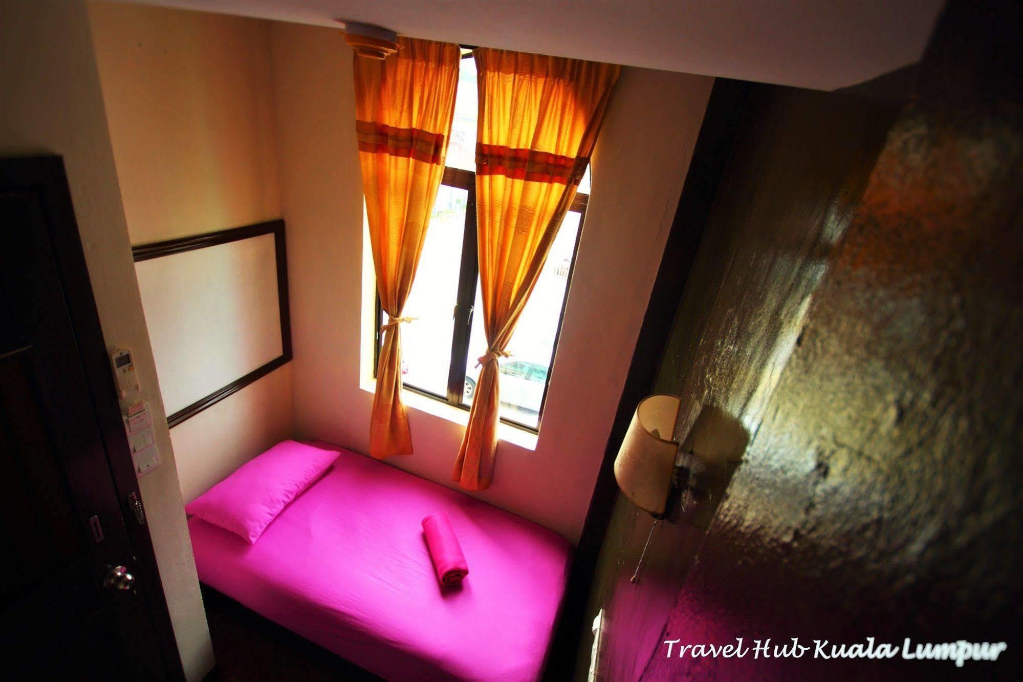 Travel Hub Highstreet Hostel กัวลาลัมเปอร์ ภายนอก รูปภาพ