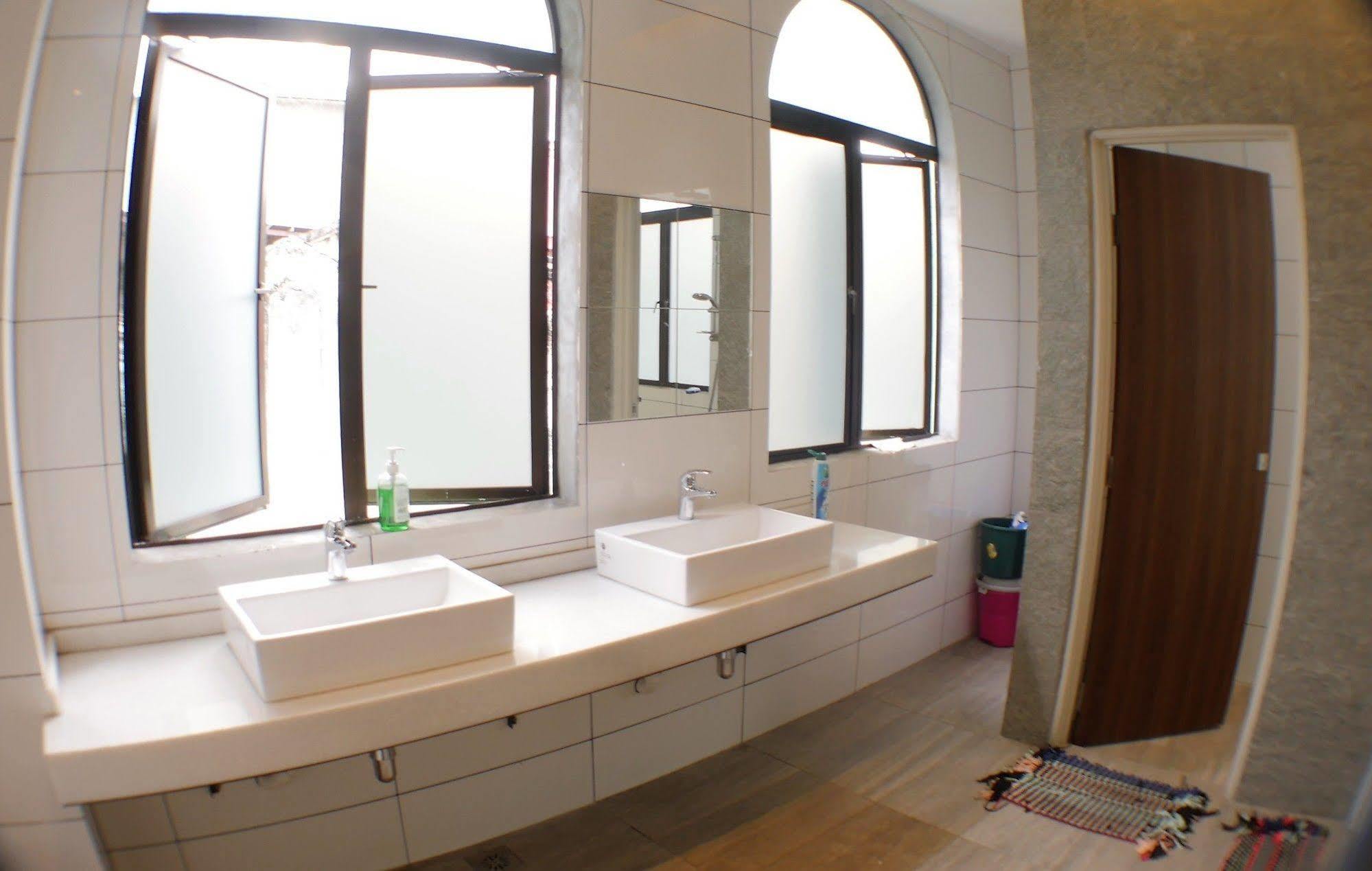 Travel Hub Highstreet Hostel กัวลาลัมเปอร์ ภายนอก รูปภาพ